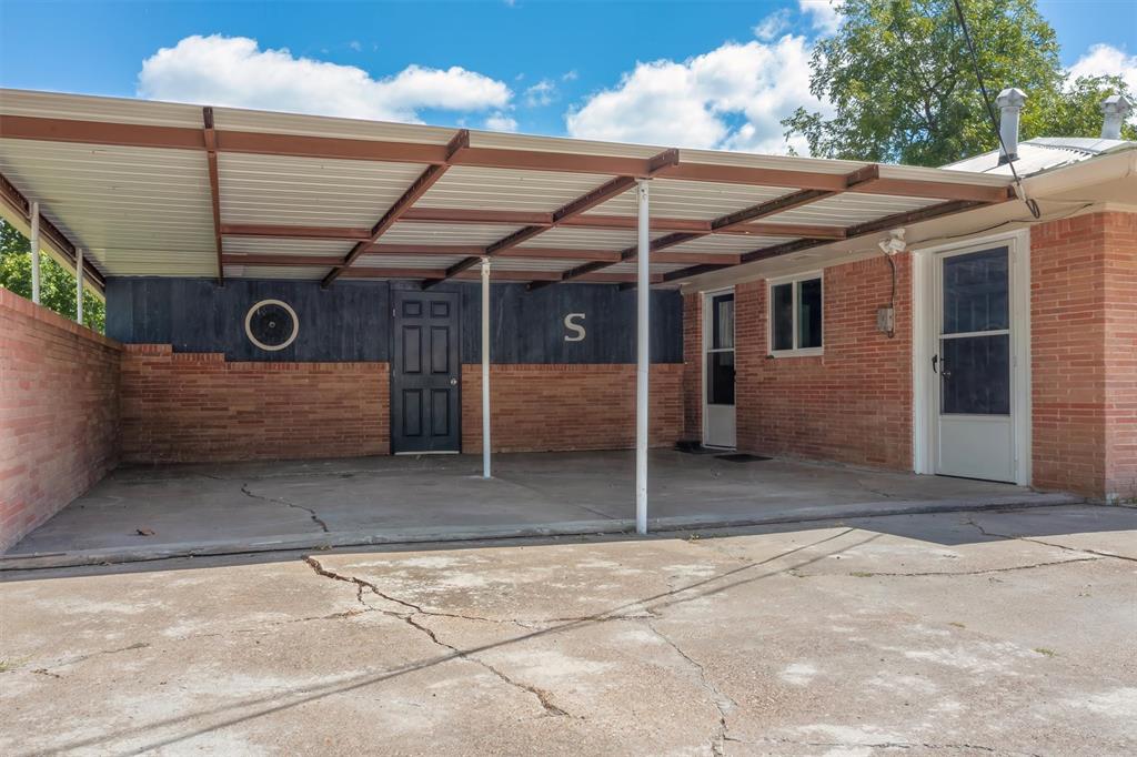 406 W Dallas Street Property Photo 35