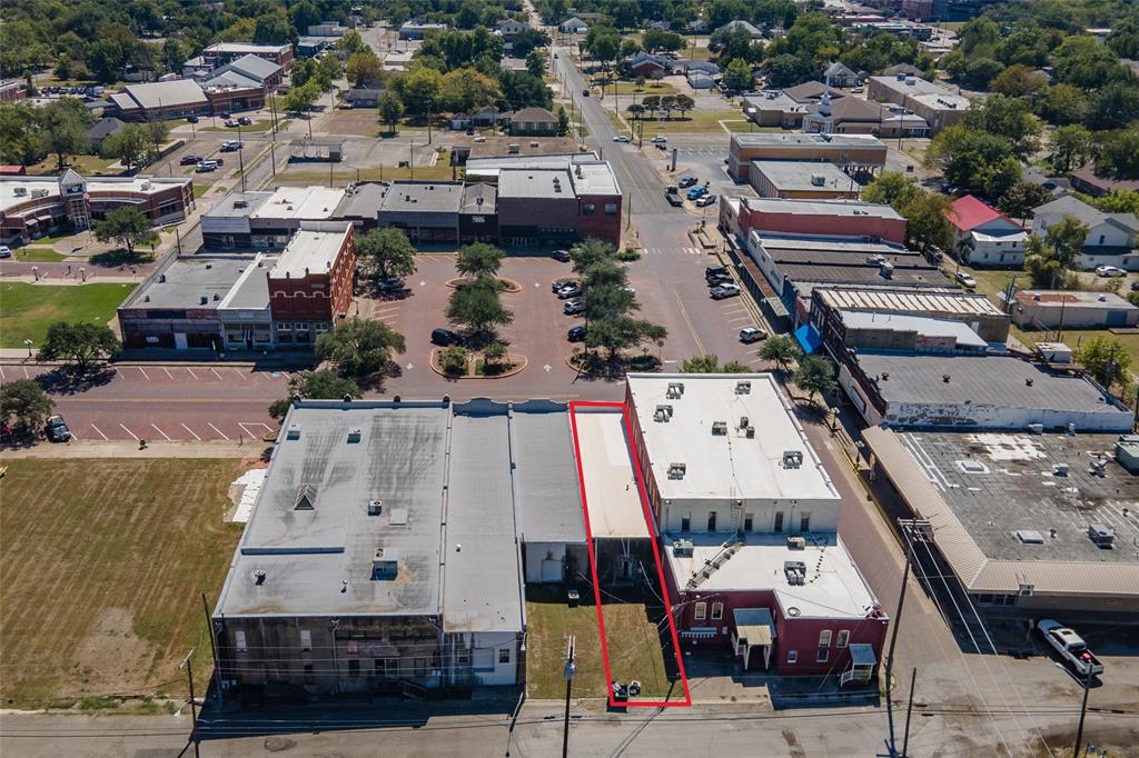 1222 Main Street Property Photo 3