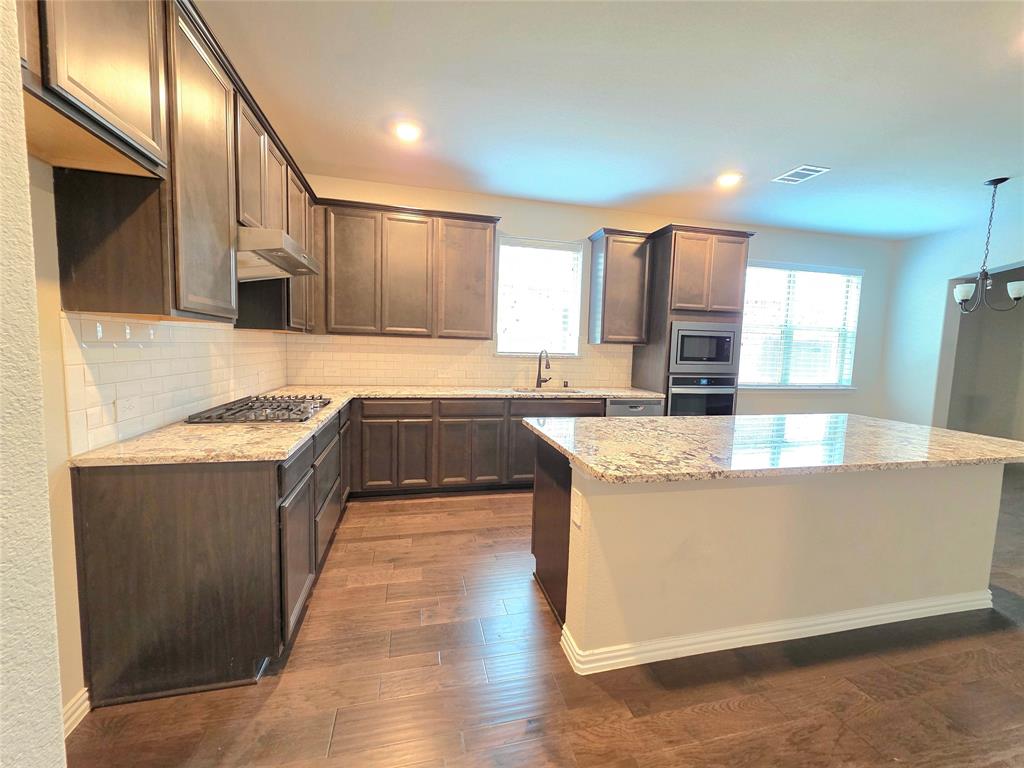 1516 Fairweather Way Property Photo 5