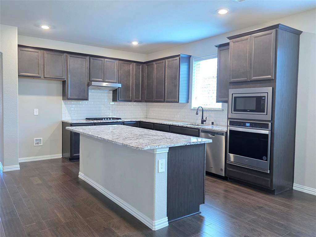 1516 Fairweather Way Property Photo 6