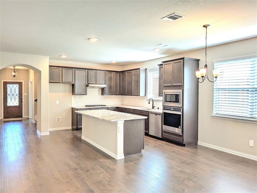 1516 Fairweather Way Property Photo 7