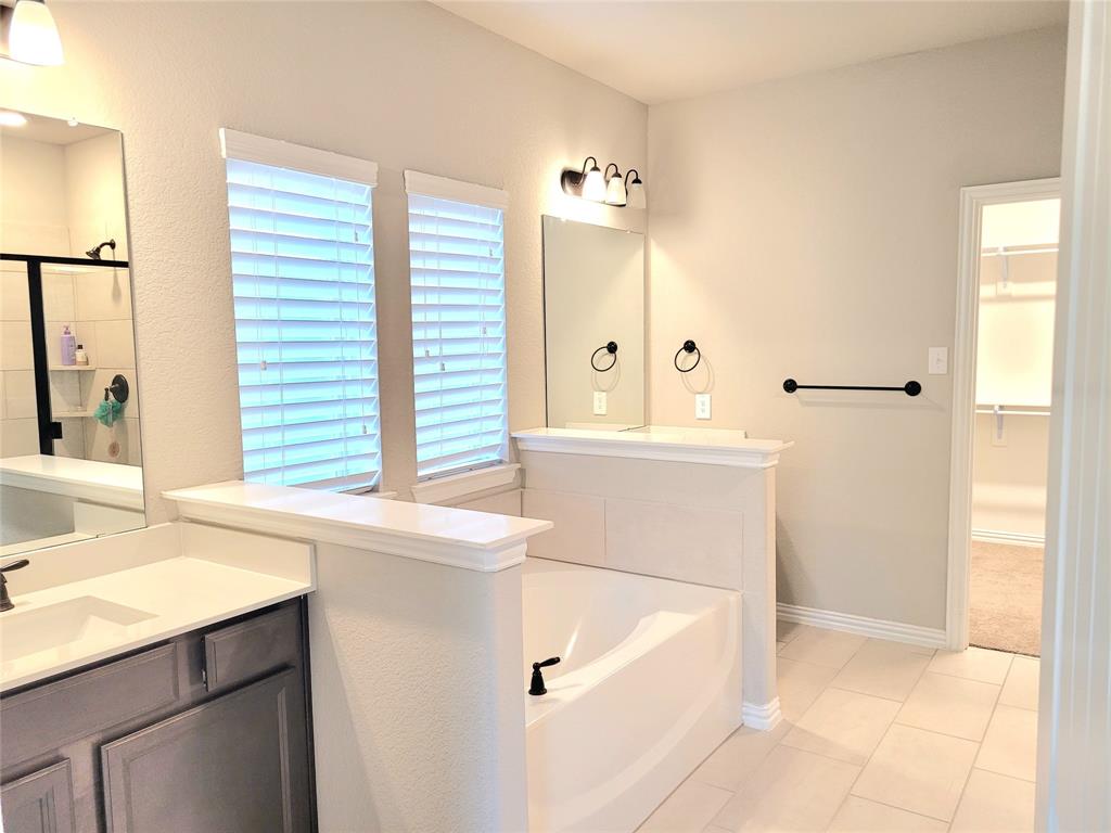 1516 Fairweather Way Property Photo 13