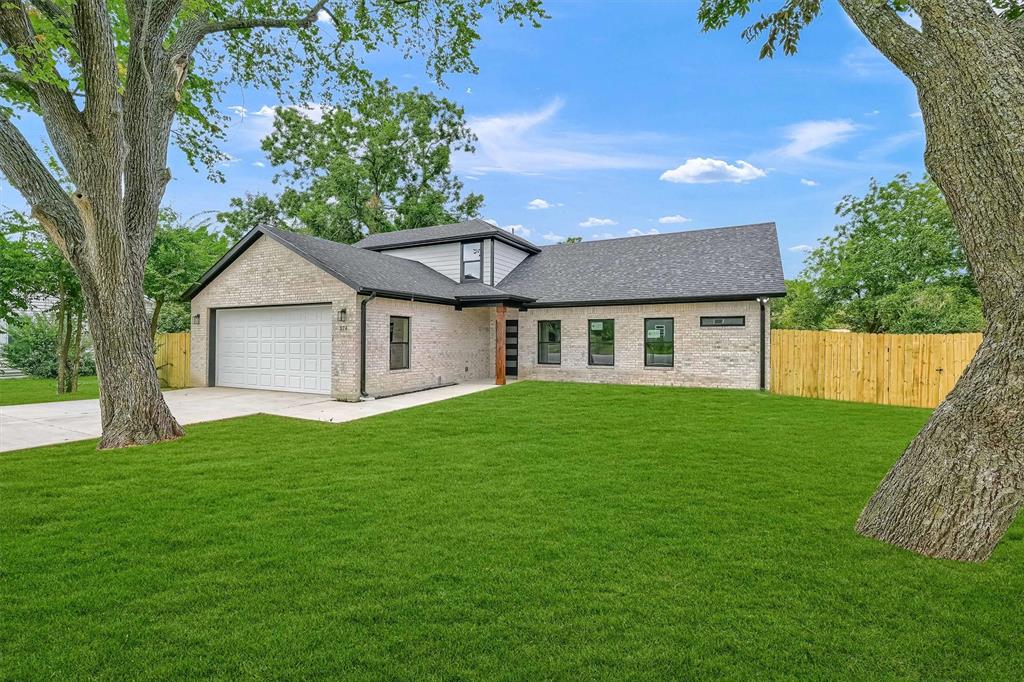 374 S Dallas Avenue Property Photo 3