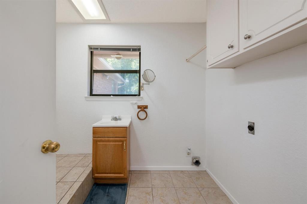 6904 Viking Drive Property Photo 23