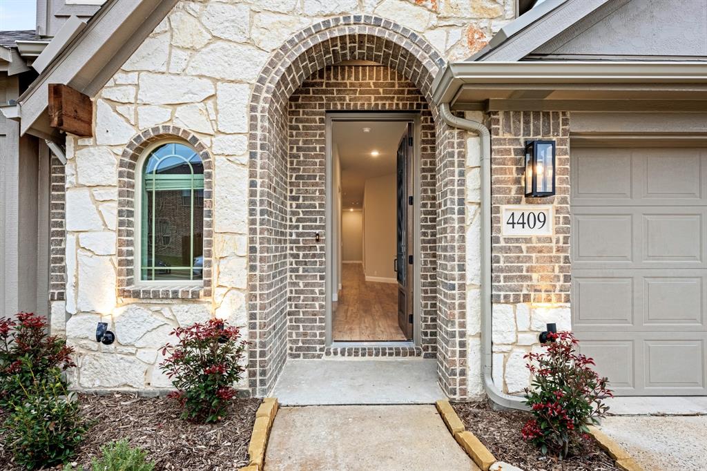 4409 Soaring Star Lane Property Photo 4