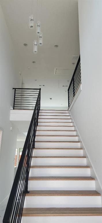 3338 Sylvan Avenue Property Photo 2