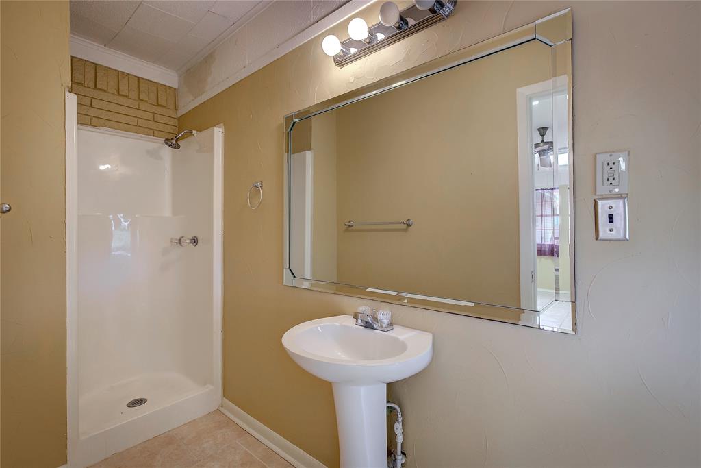 214 County Road 1900 Property Photo 15