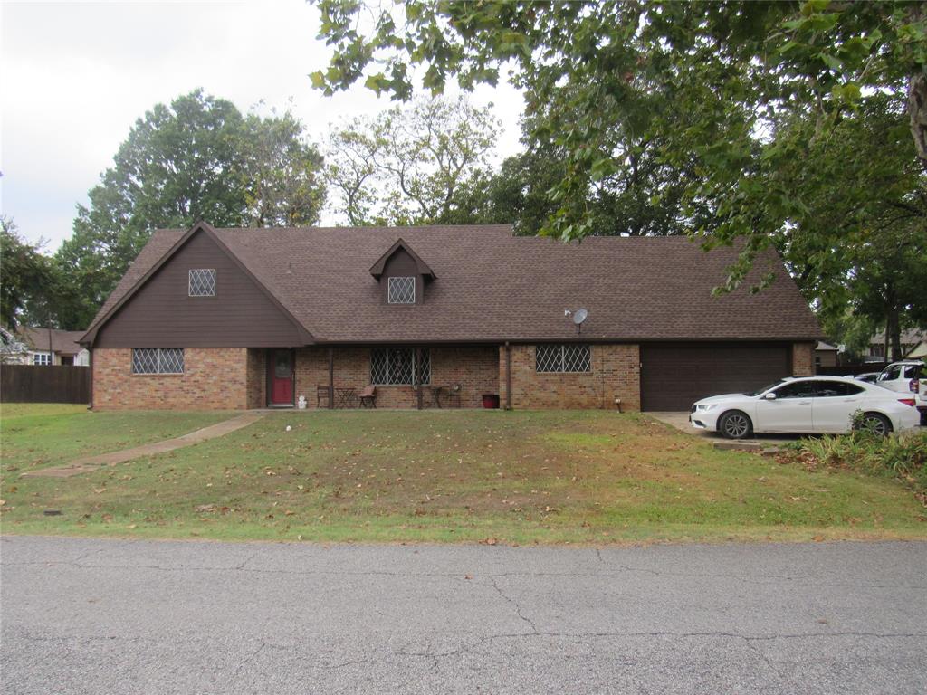 300 Thompson Street Property Photo 1