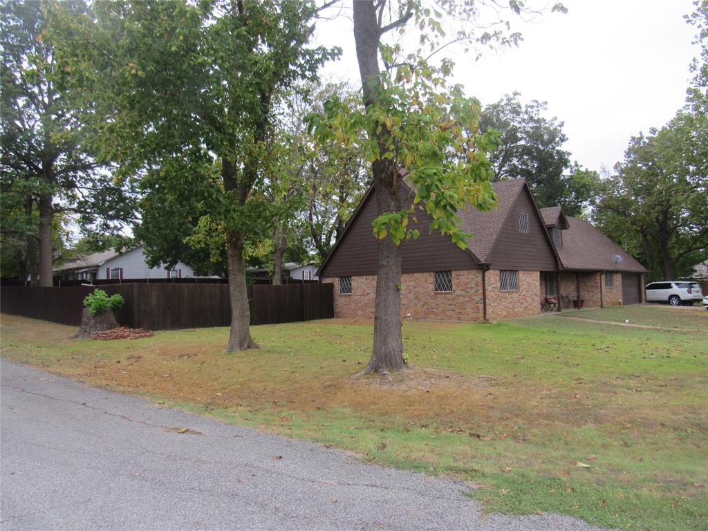 300 Thompson Street Property Photo 3