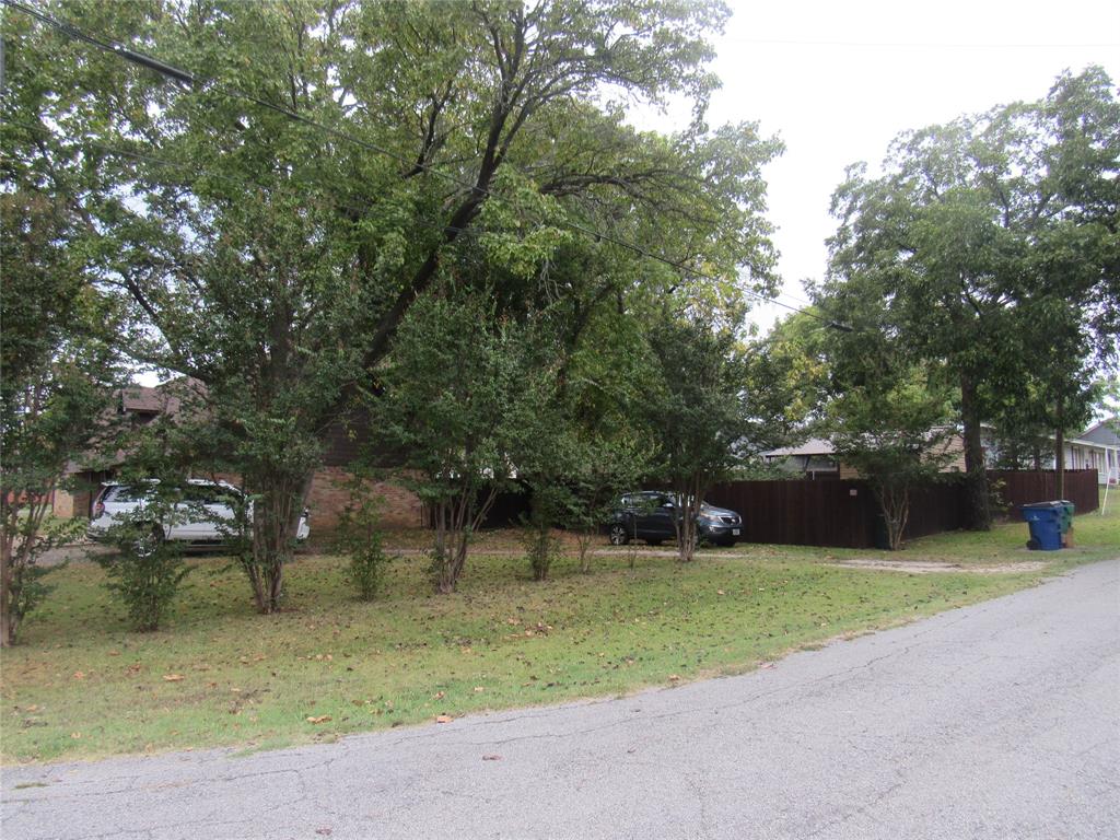 300 Thompson Street Property Photo 4
