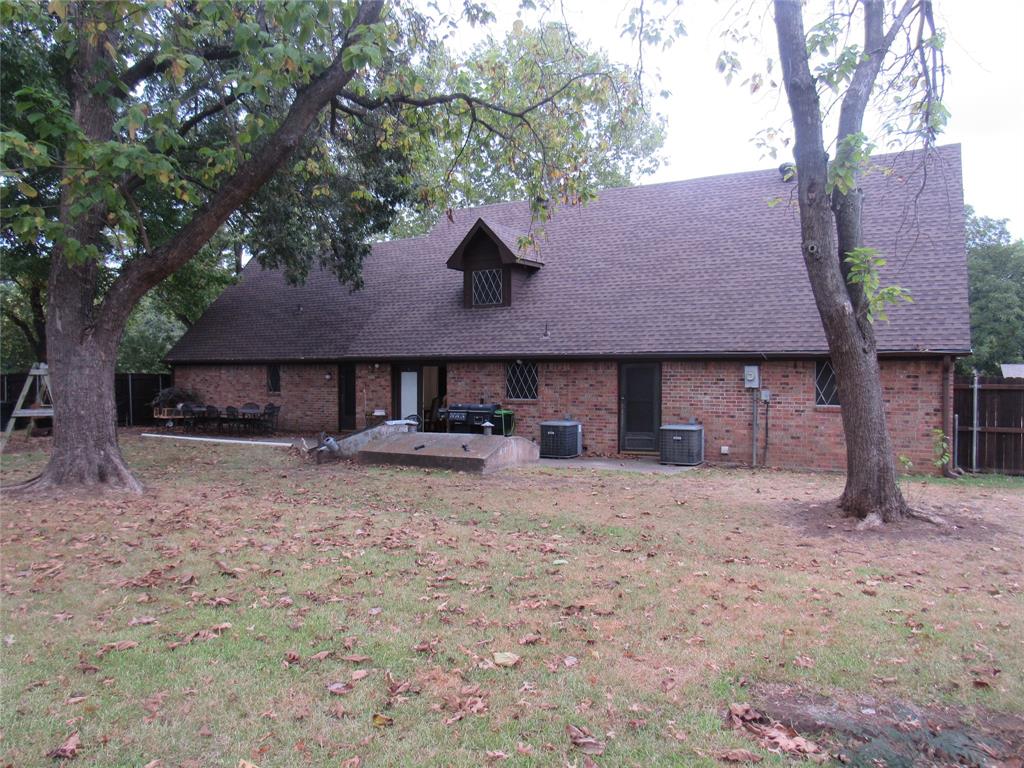 300 Thompson Street Property Photo 7