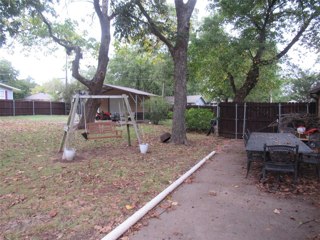 300 Thompson Street Property Photo 10
