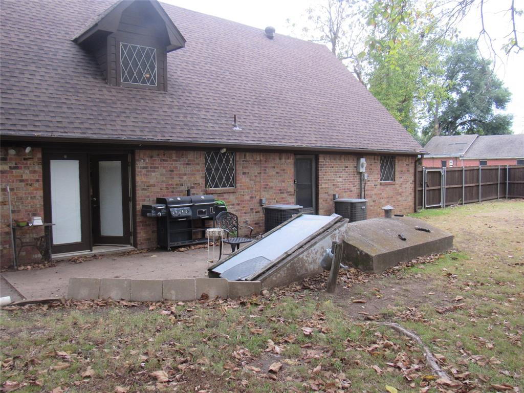 300 Thompson Street Property Photo 12