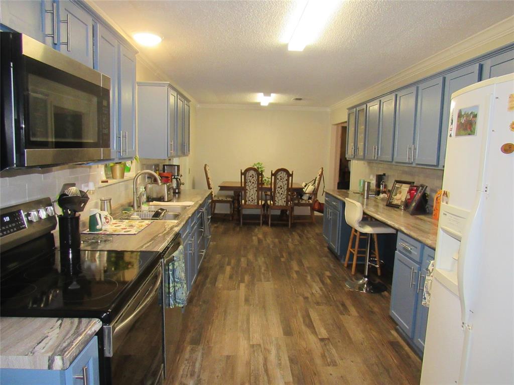 300 Thompson Street Property Photo 15