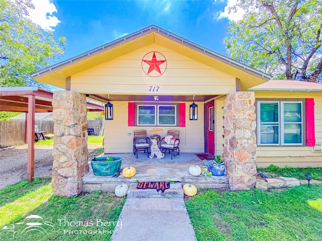 717 W 3rd Street Property Photo