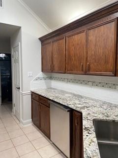 2233 Windsor Court Property Photo 8