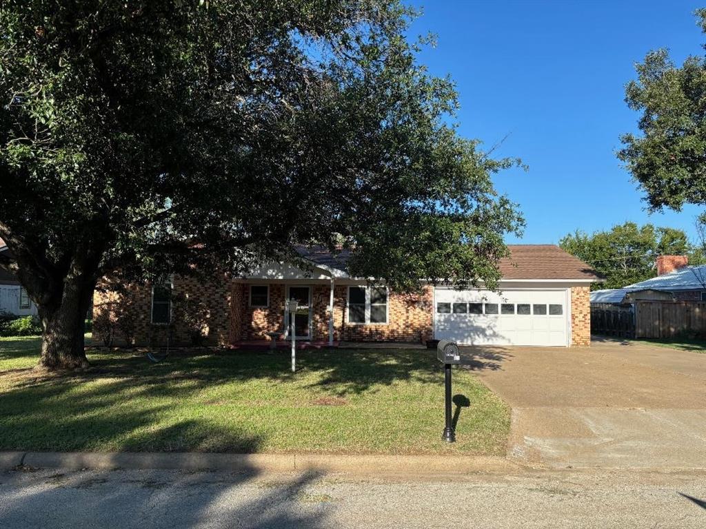 711 Mistletoe Street Property Photo 1