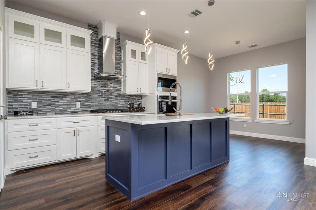 802 Waters Edge Drive Property Photo 14
