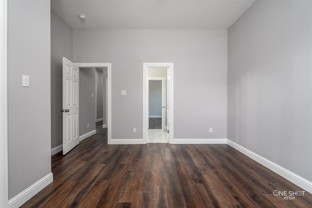 802 Waters Edge Drive Property Photo 32