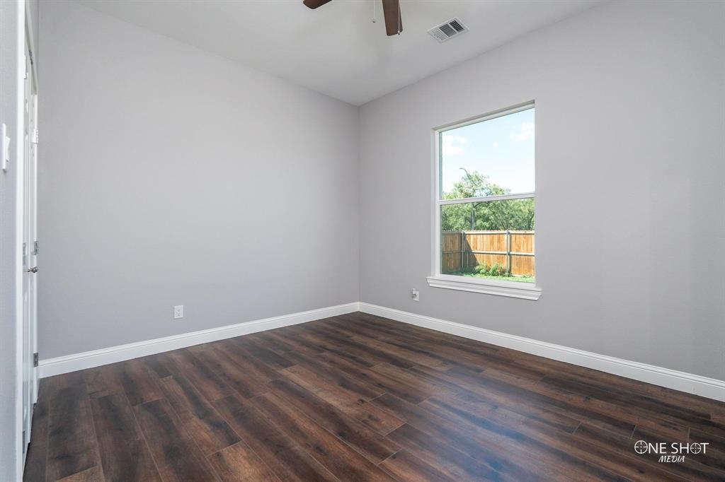 802 Waters Edge Drive Property Photo 34