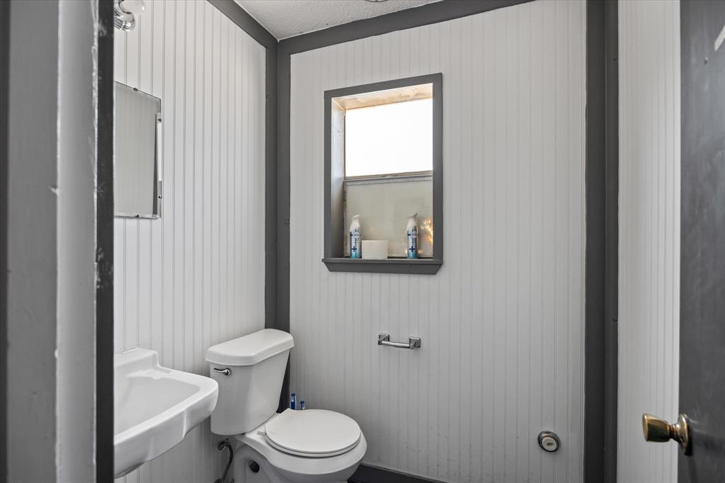 1409 Barnard Street Property Photo 16