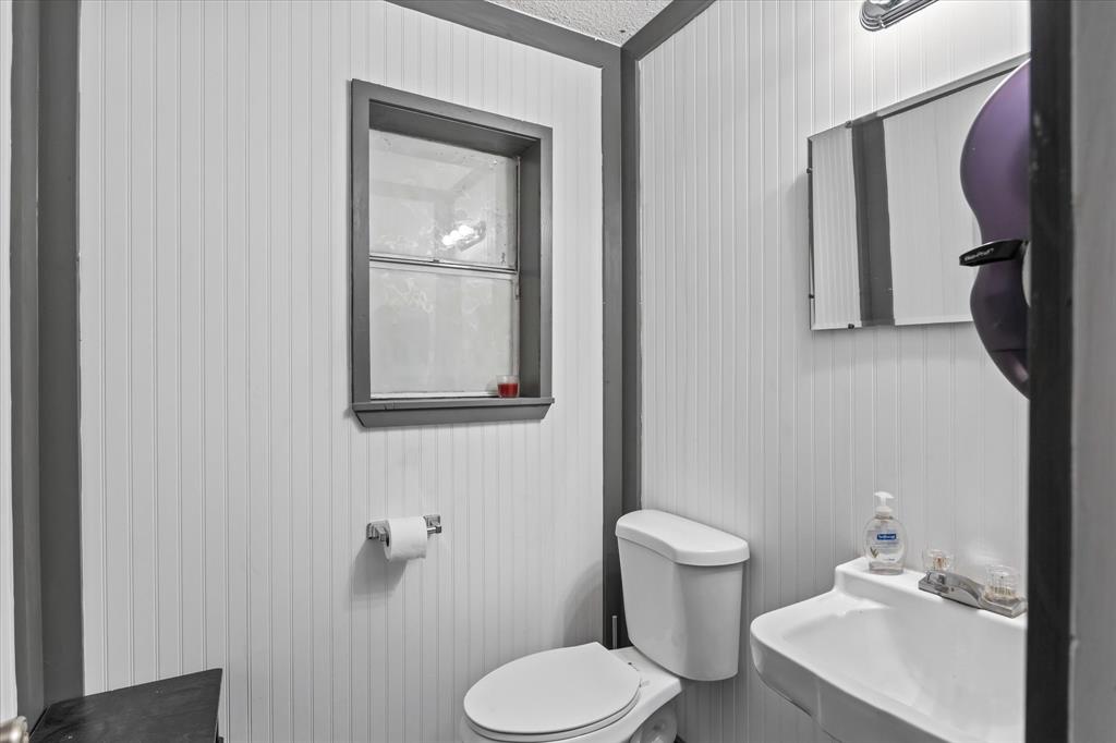 1409 Barnard Street Property Photo 17