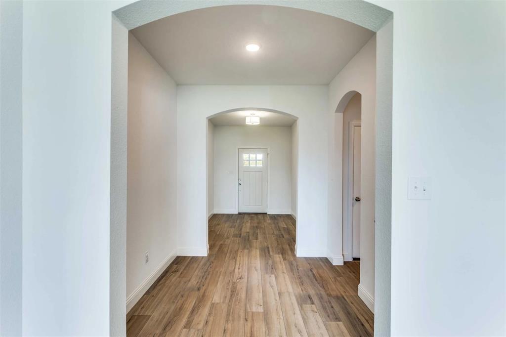 2617 Glasgow Way Property Photo 3