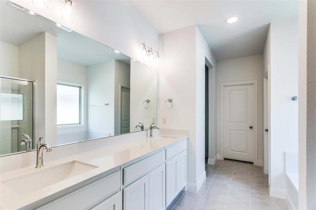 2617 Glasgow Way Property Photo 10