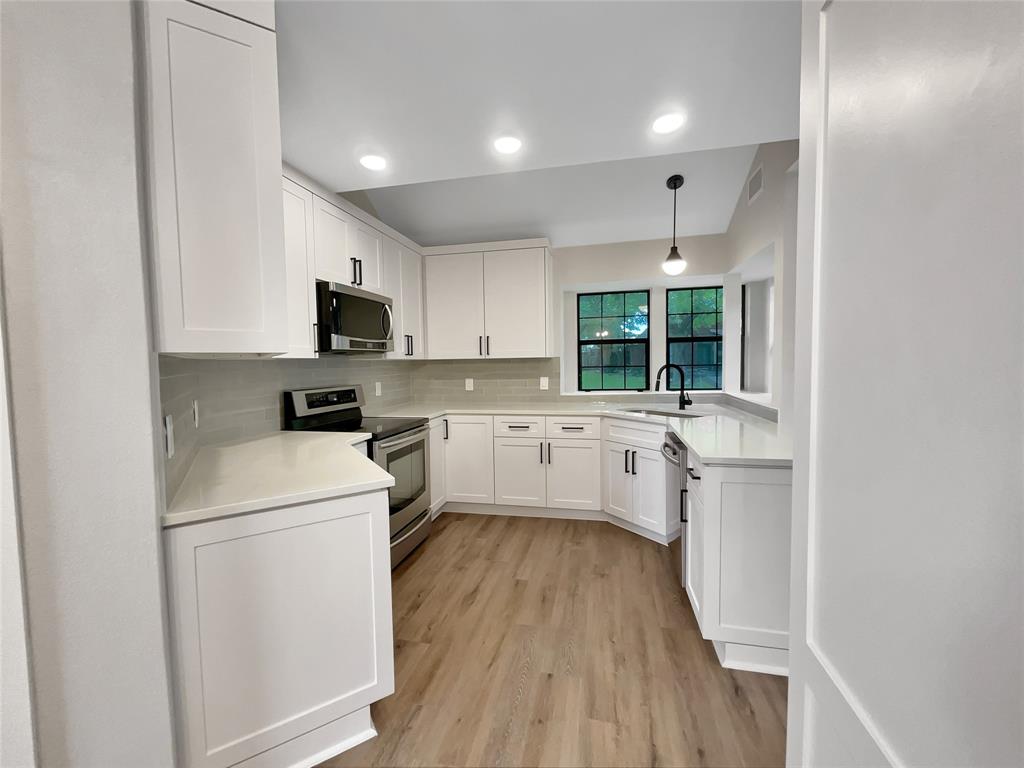 811 Fawn Valley Drive Property Photo 2