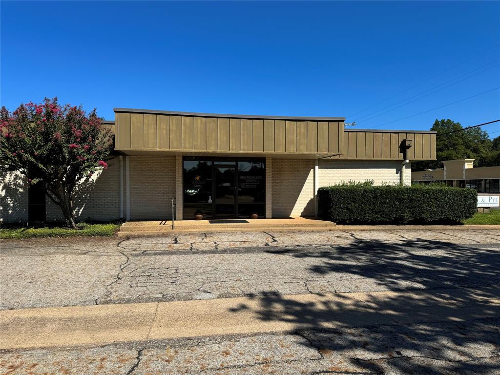 200 E Amherst