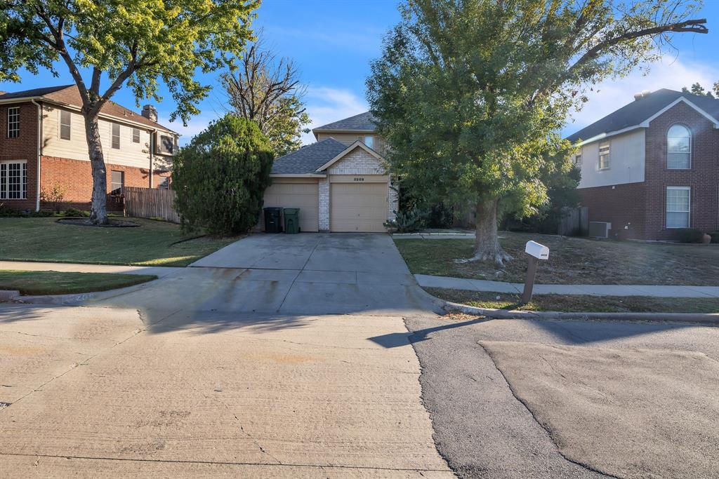 5209 La Viva Lane Property Photo 1