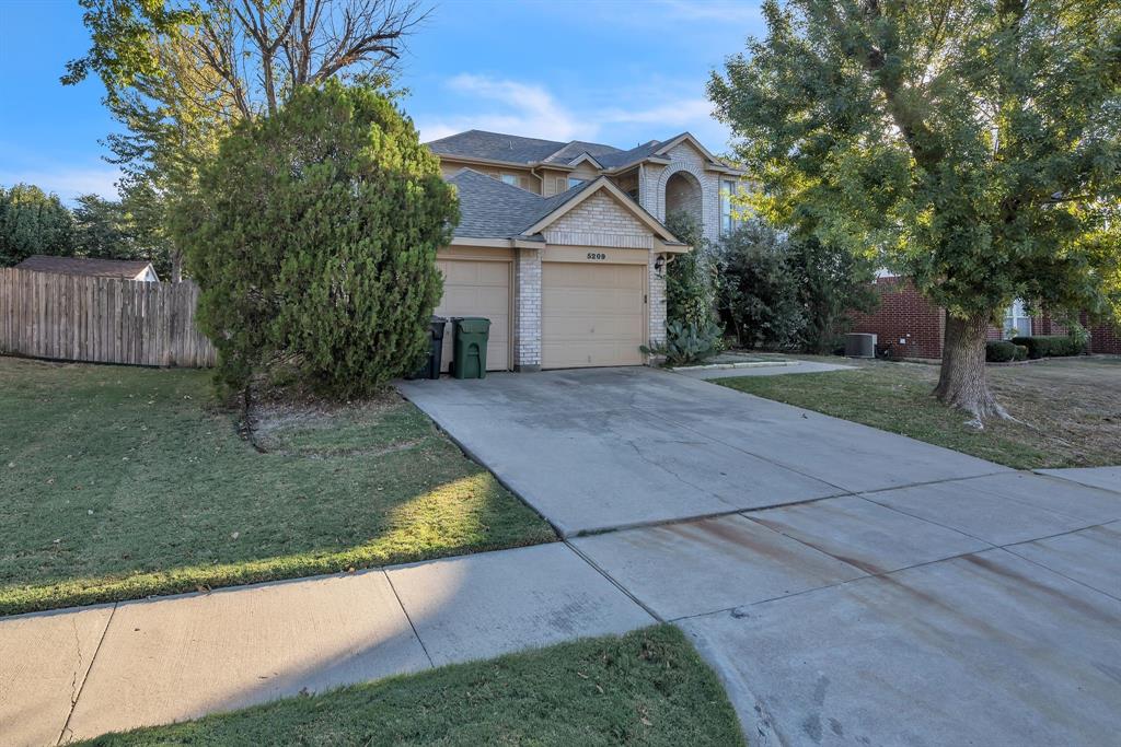 5209 La Viva Lane Property Photo 2