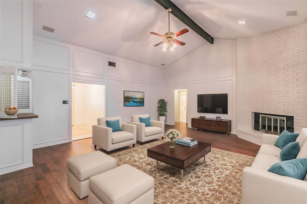 1716 Hampton Court Property Photo 2