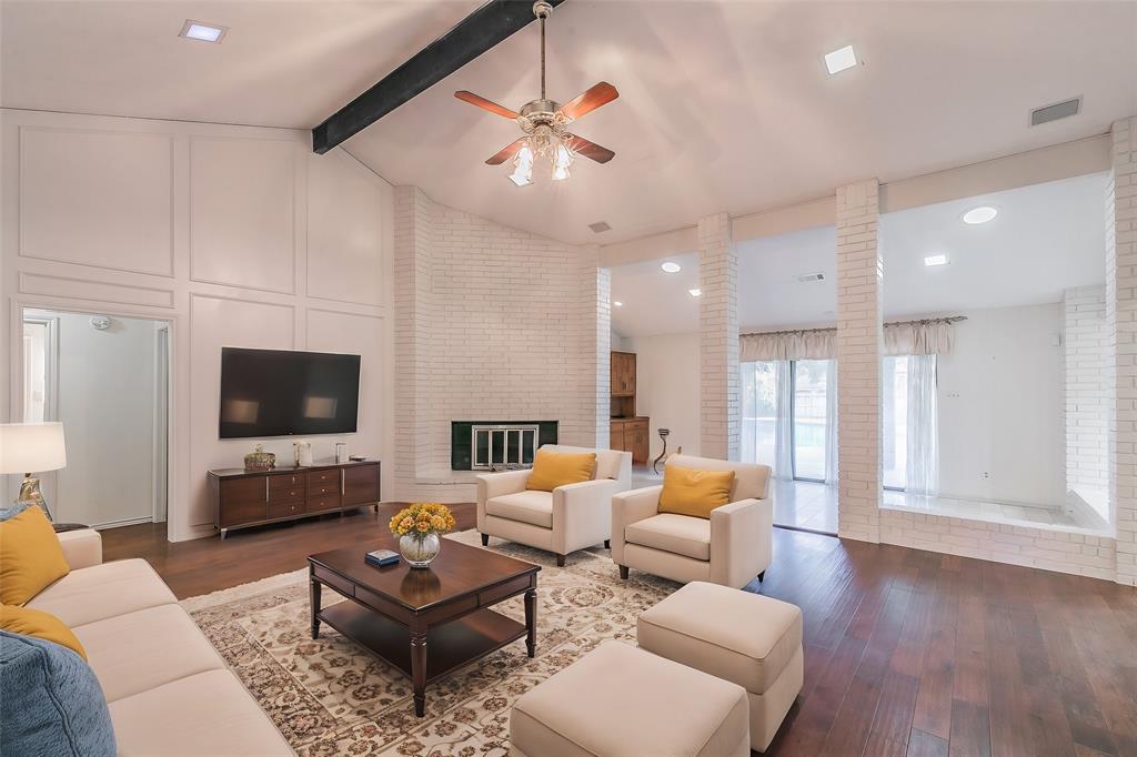 1716 Hampton Court Property Photo 3