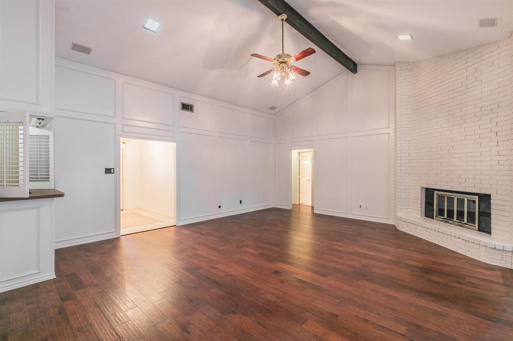 1716 Hampton Court Property Photo 4