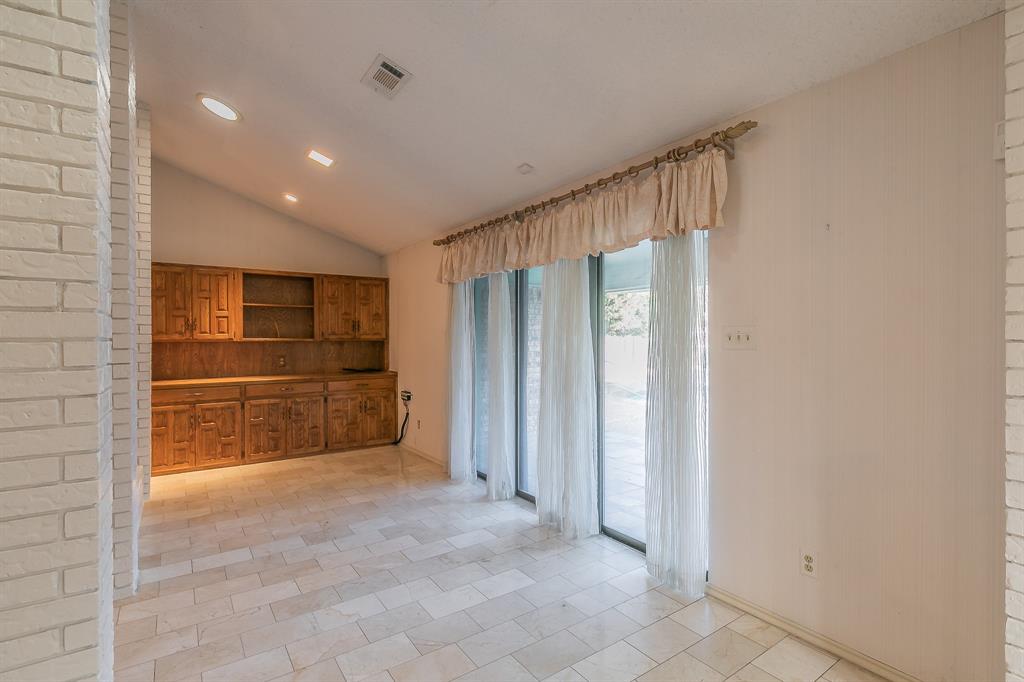 1716 Hampton Court Property Photo 6