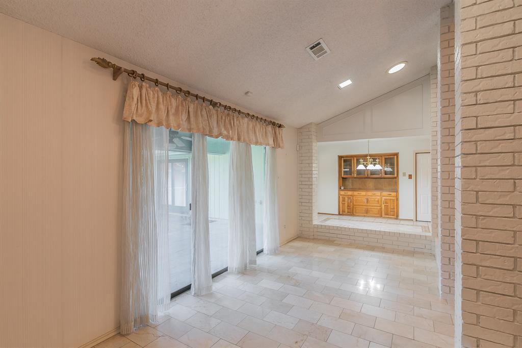 1716 Hampton Court Property Photo 7