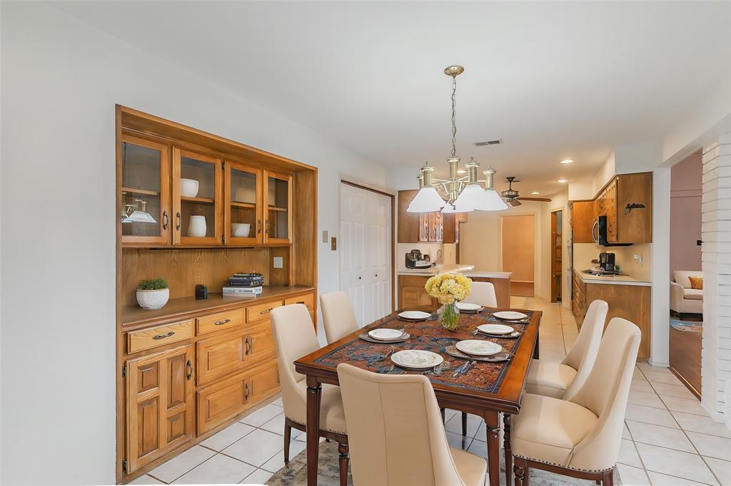 1716 Hampton Court Property Photo 8