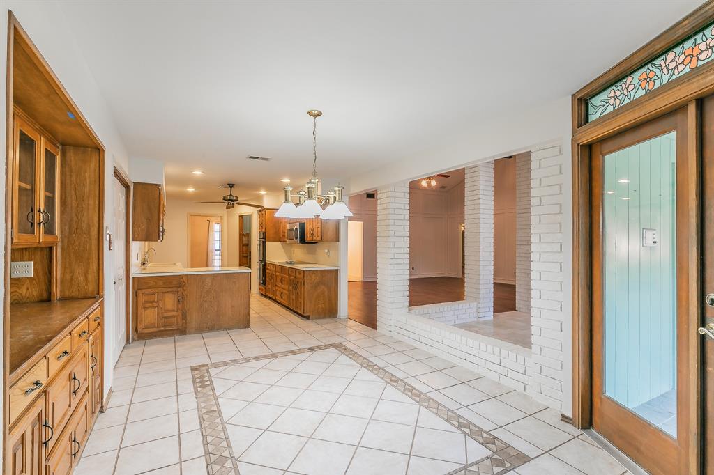 1716 Hampton Court Property Photo 9