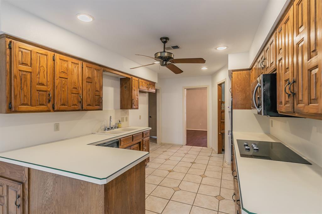 1716 Hampton Court Property Photo 10