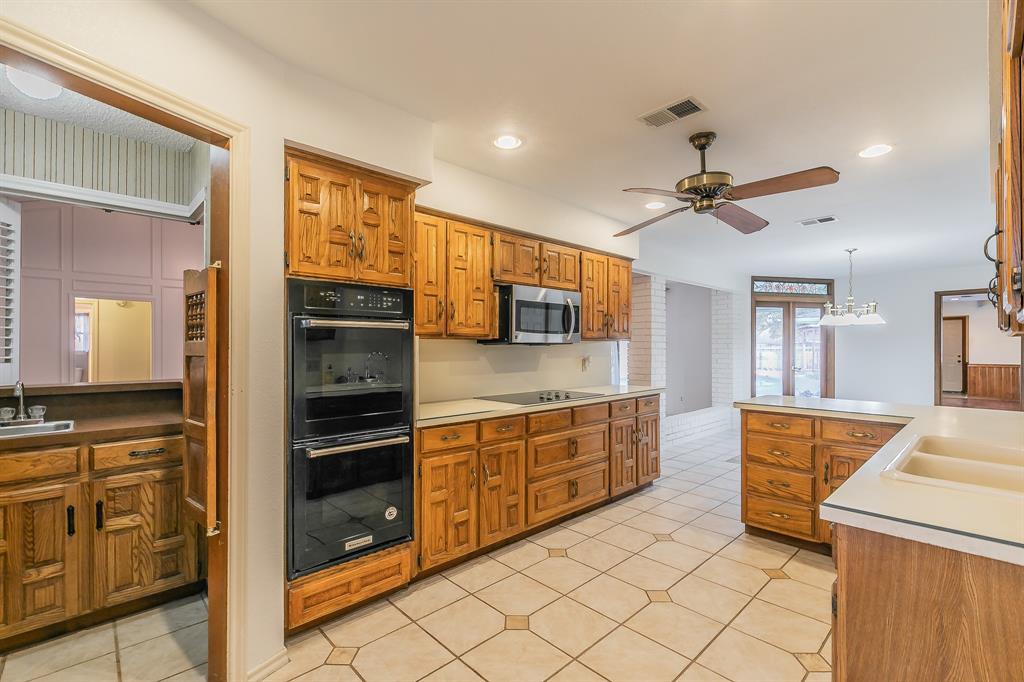 1716 Hampton Court Property Photo 11