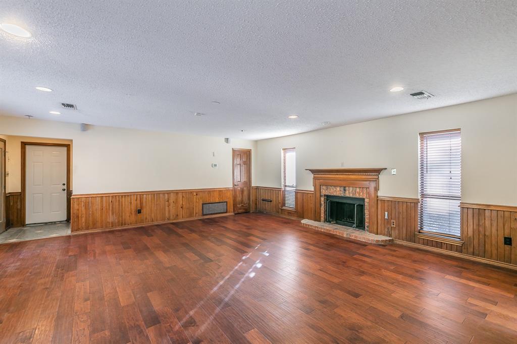 1716 Hampton Court Property Photo 14