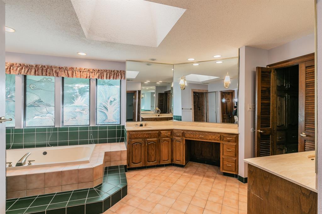 1716 Hampton Court Property Photo 16