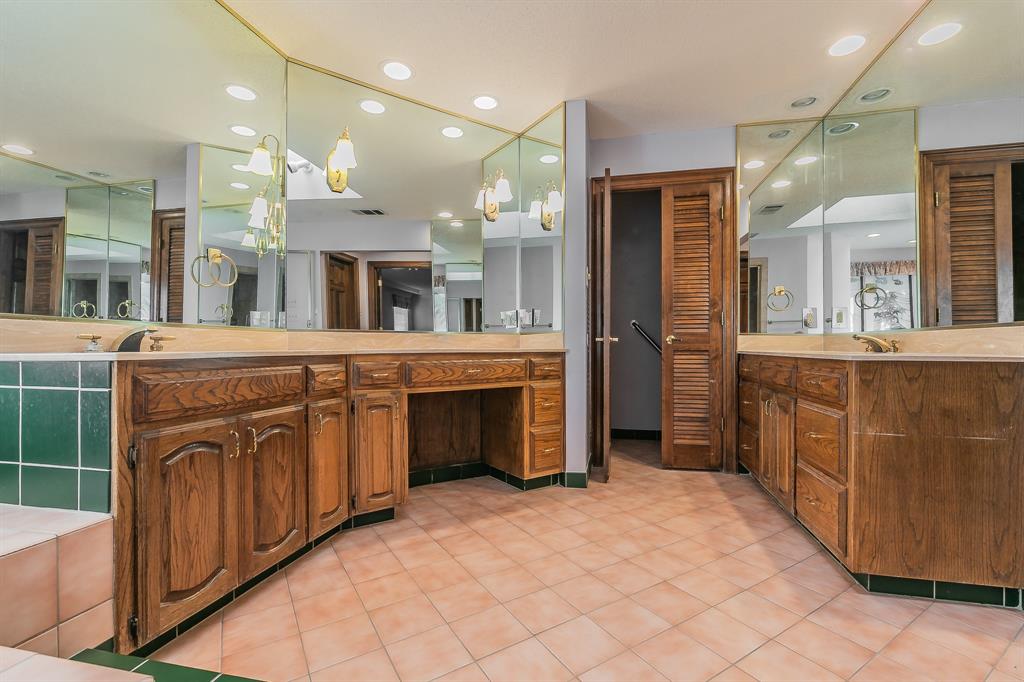 1716 Hampton Court Property Photo 17