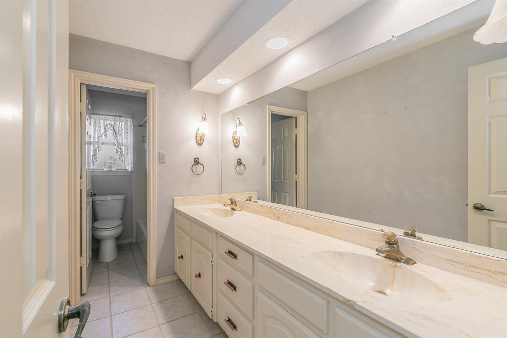 1716 Hampton Court Property Photo 22