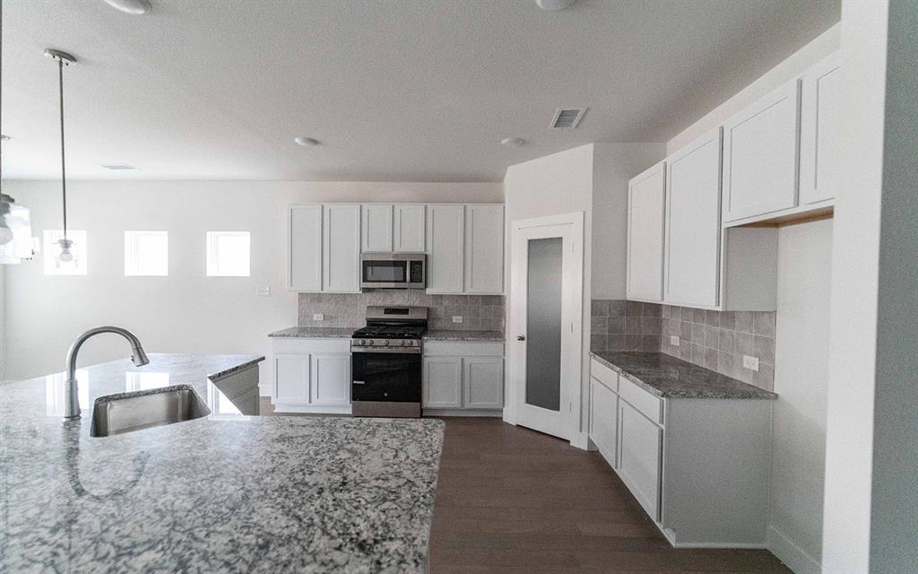 2213 Ridgecrest Lane Property Photo 2