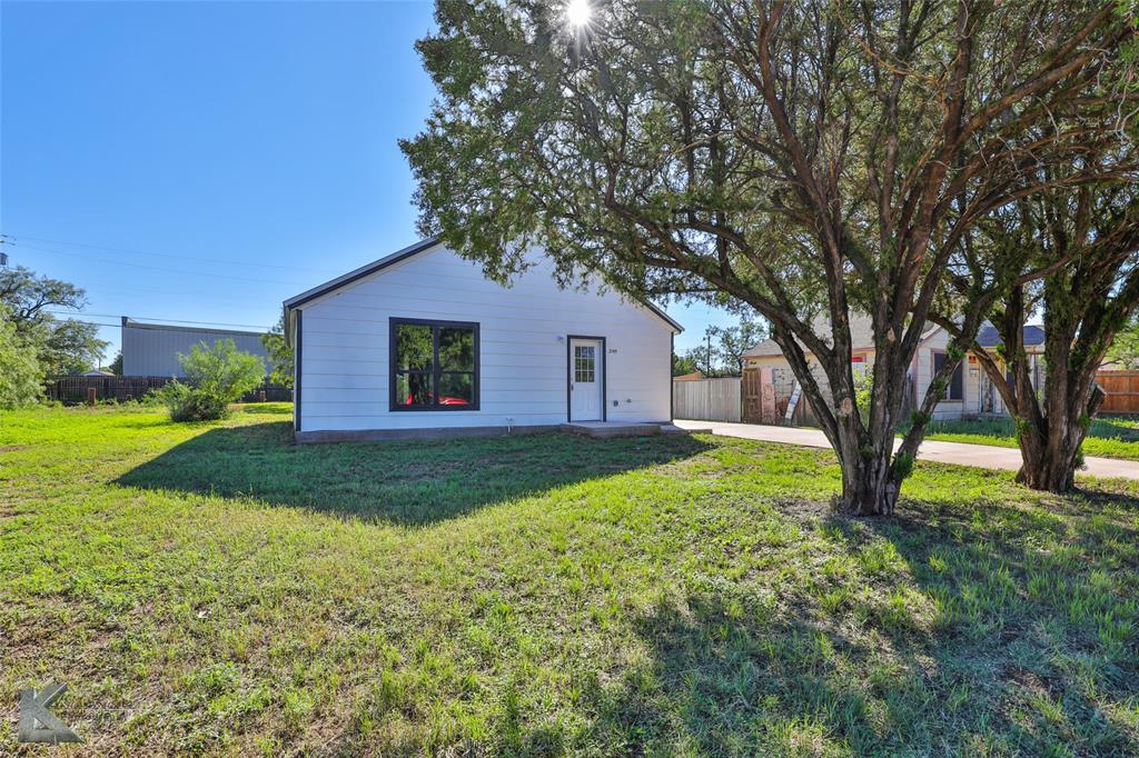 2149 Lillius Street Property Photo 5