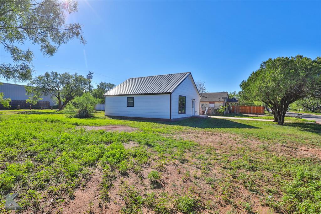 2149 Lillius Street Property Photo 6