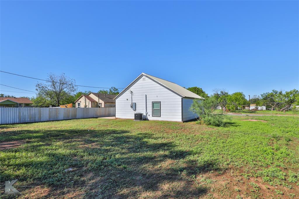2149 Lillius Street Property Photo 8