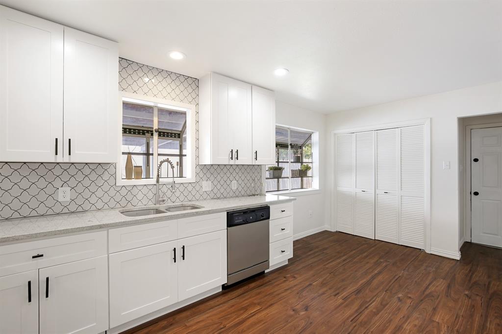 2435 Burlington Boulevard Property Photo